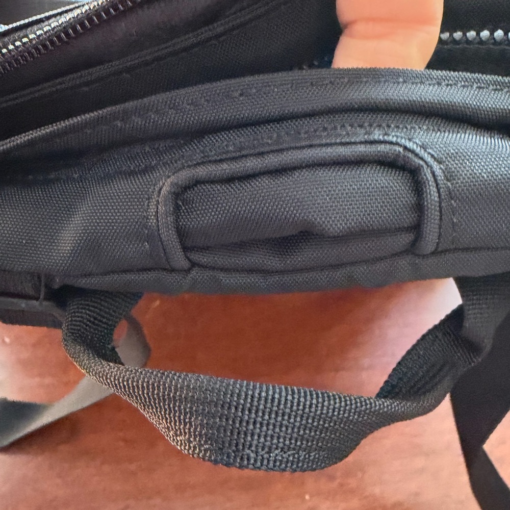 Never Used! North Face Chugach 18 Black Backpack - Picture 6 of 8